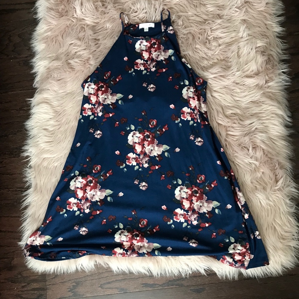 adorable swing dress w/ pockets !!